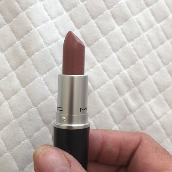 MAC Cosmetics Matte Lipstick in Velvet Teddy NIB - Picture 4 of 4